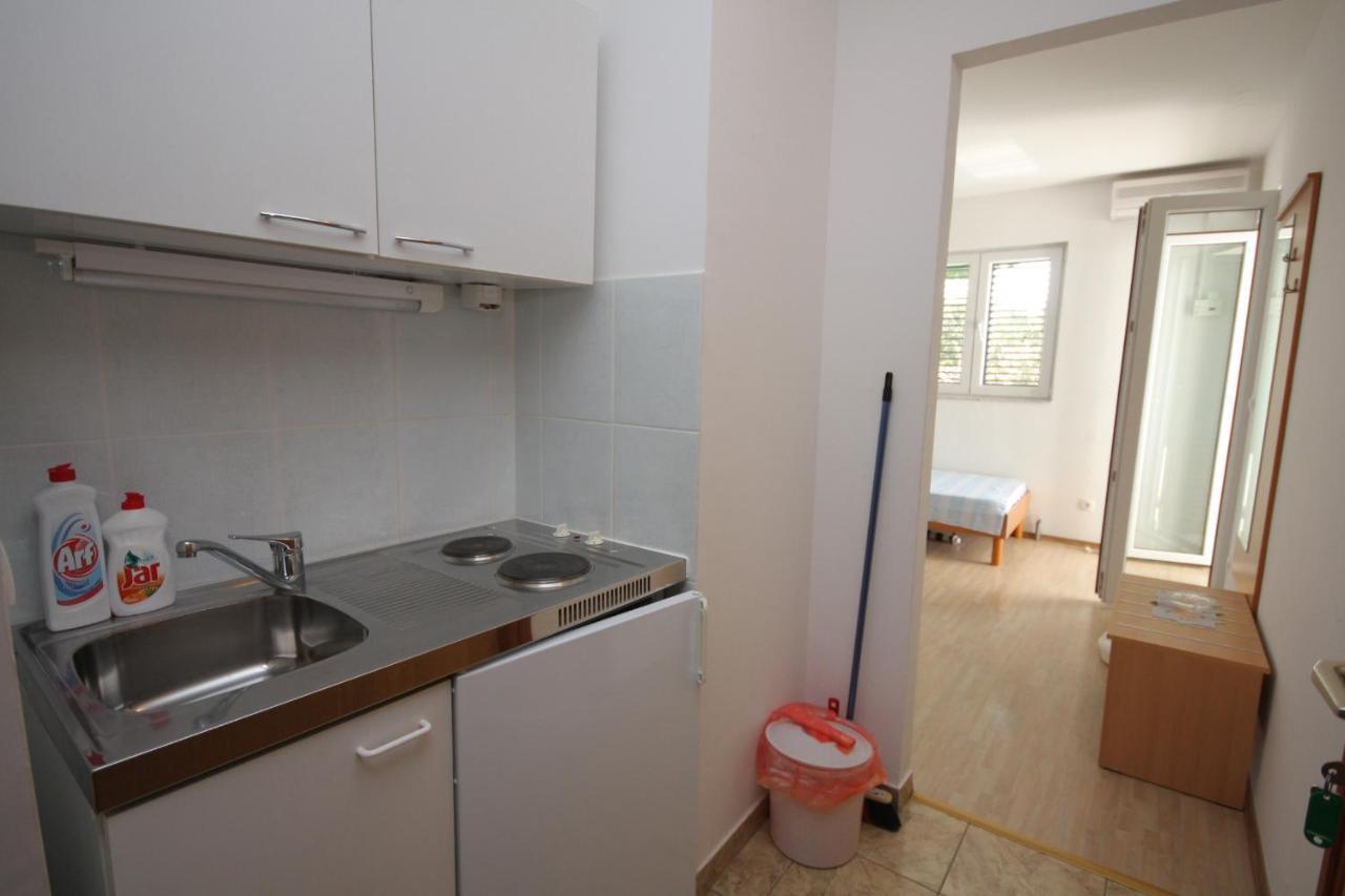 Studio Balica Rat 4868H Celina Luaran gambar